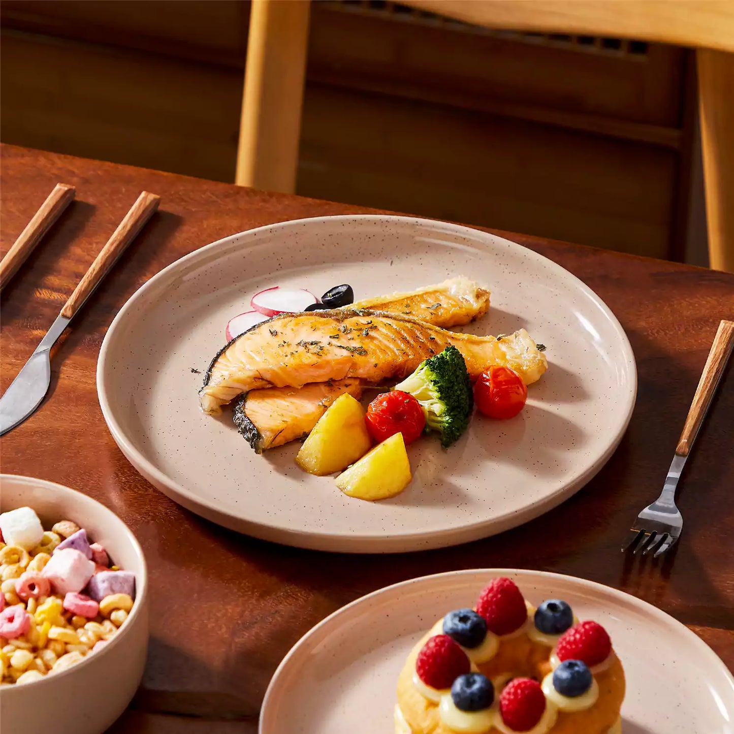 Tara 24 Piece Dinnerware Set for 8