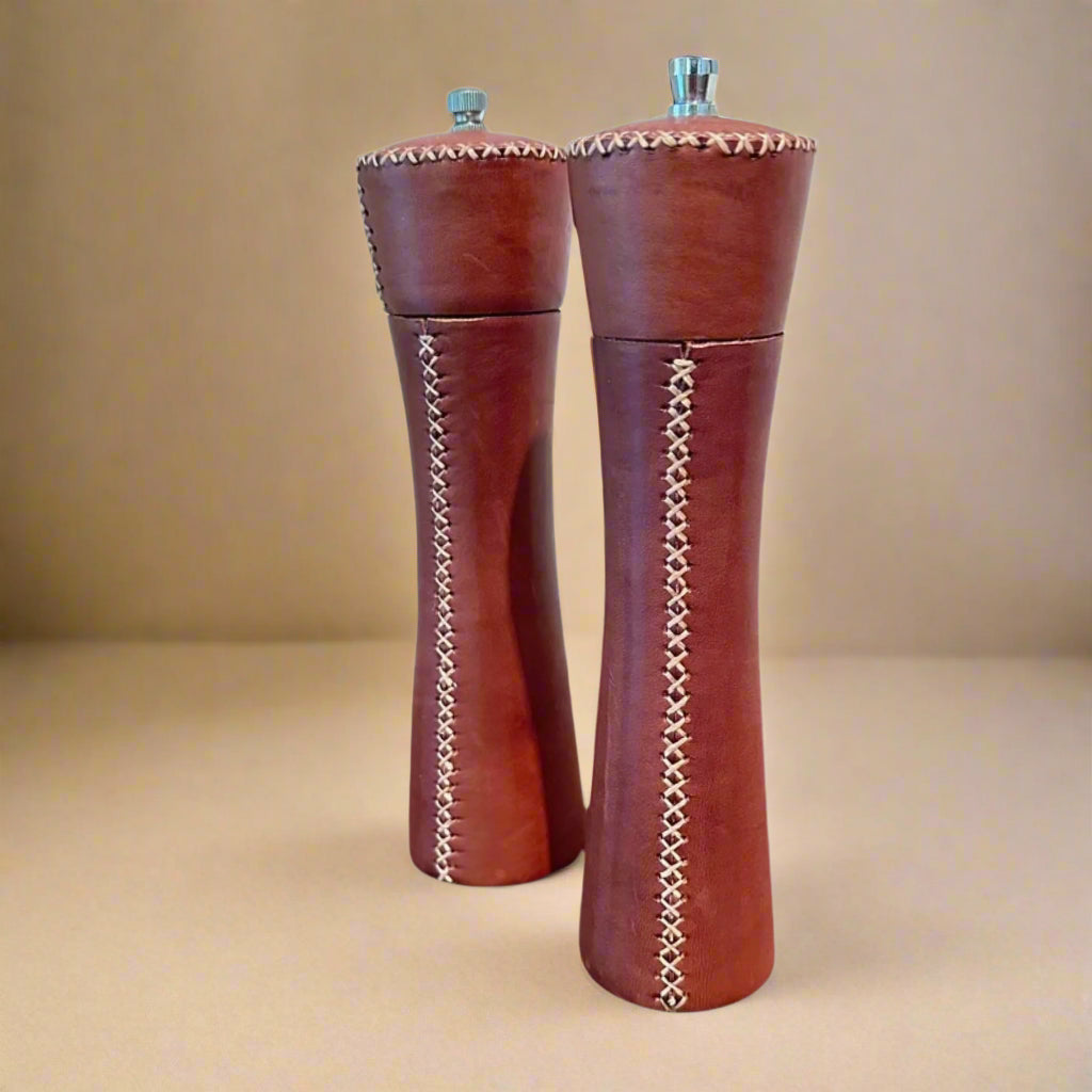 Sal y Pimienta | Leather Salt and Pepper Mills