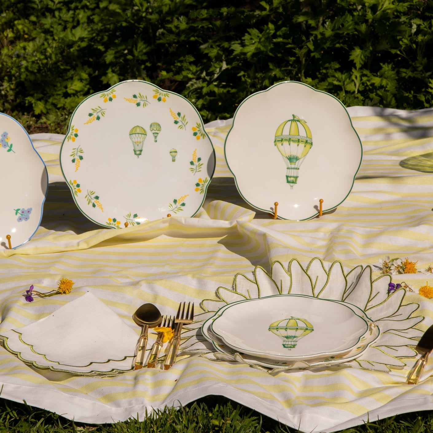 Valensole Lavender Scalloped Dinner Plate - Case of 12 Plates (+3 Bonus Plates)