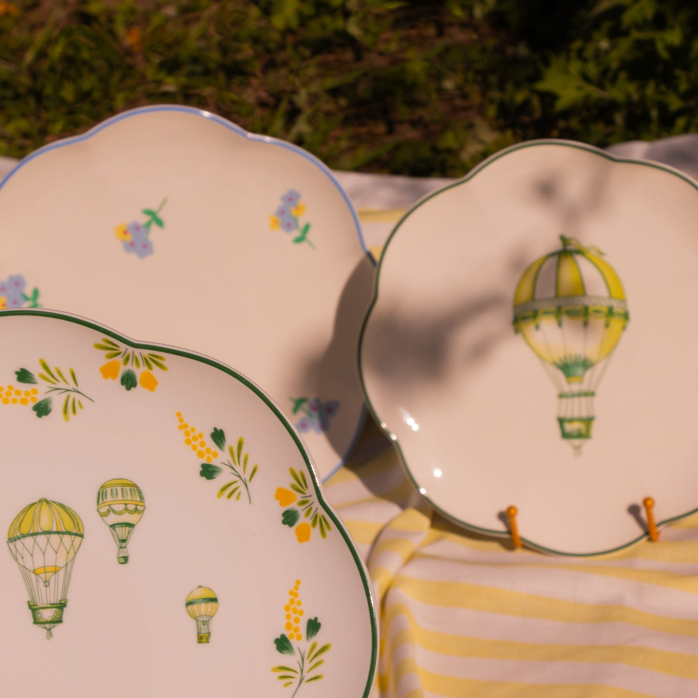 Valensole Lavender Scalloped Dinner Plate - Case of 12 Plates (+3 Bonus Plates)