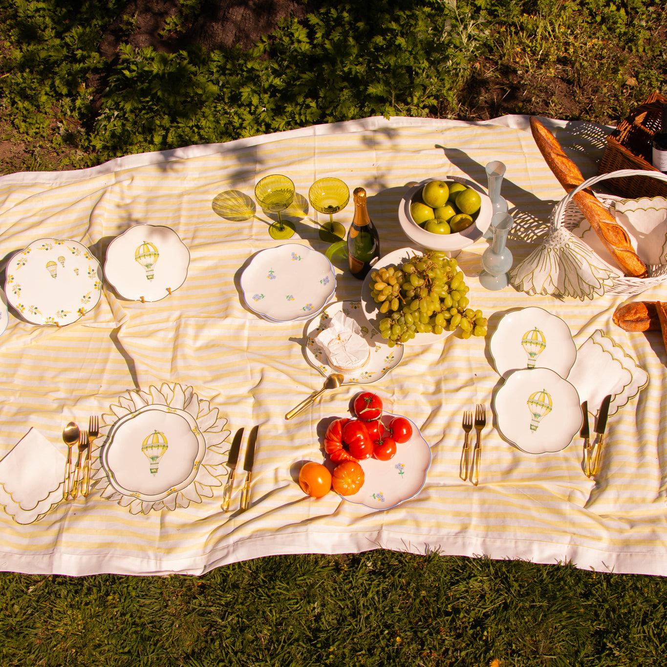 Valensole Lavender Scalloped Dinner Plate - Case of 12 Plates (+3 Bonus Plates)