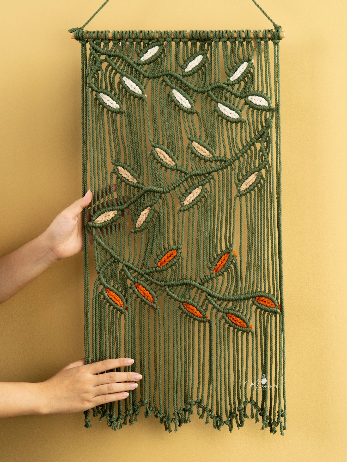 Vela Green Macrame Leaves