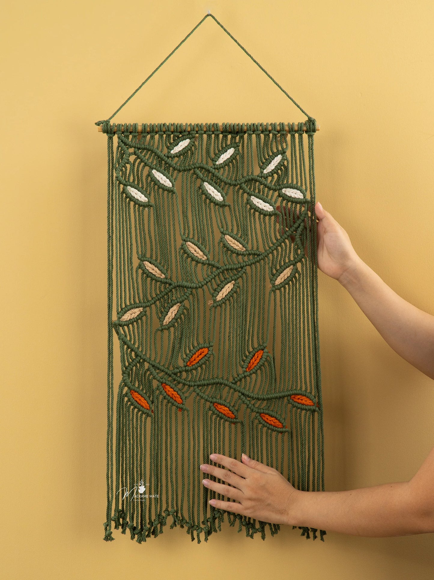 Vela Green Macrame Leaves