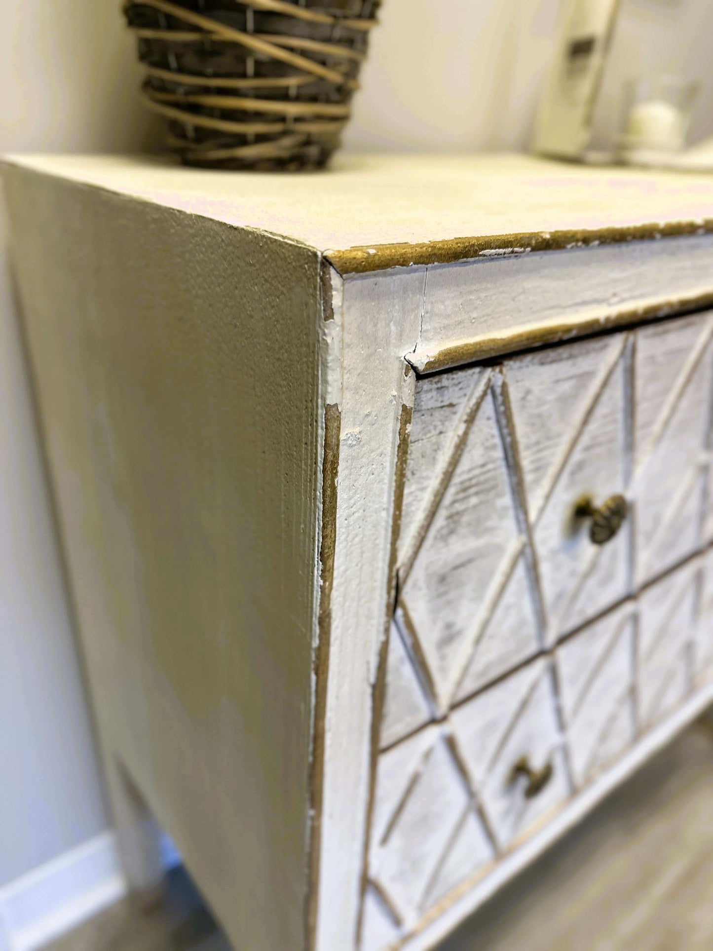 Vintage Dresser with Diamond Pattern in White and Gold
