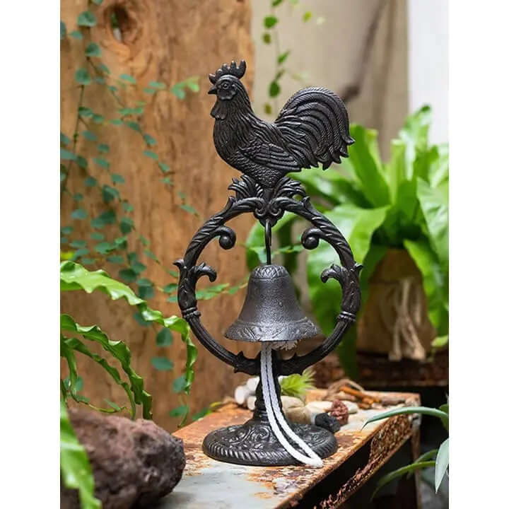 Vintage Farmhouse Rooster Dinner Bell in Cast Iron