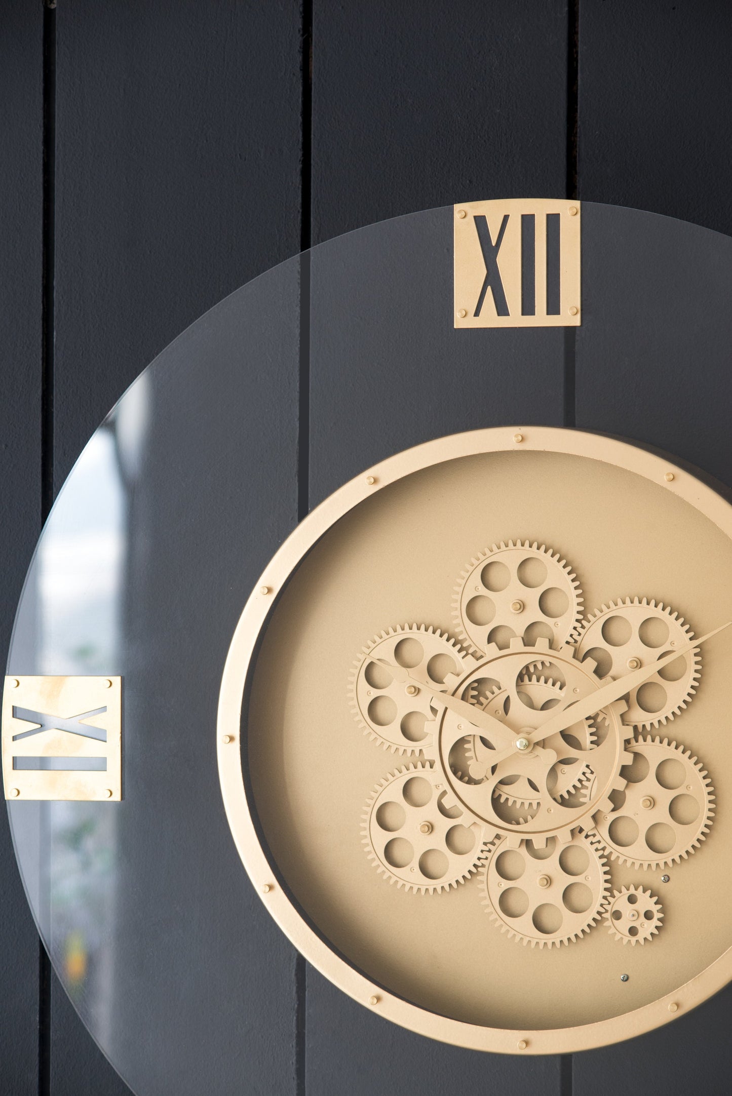 23.5' Round Moving Gear Roman Numeral Clock