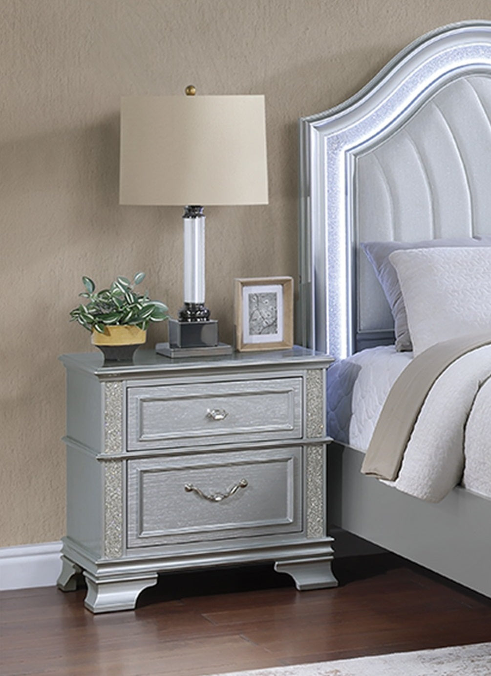 Contemporary Elegant Queen Size Bed 3pc Set