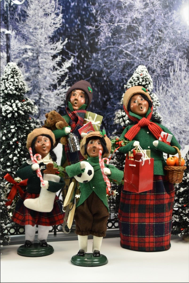 Byers' Choice Shopping Family 2024 -