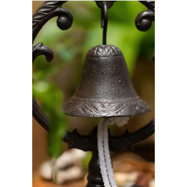 Vintage Farmhouse Rooster Dinner Bell in Cast Iron