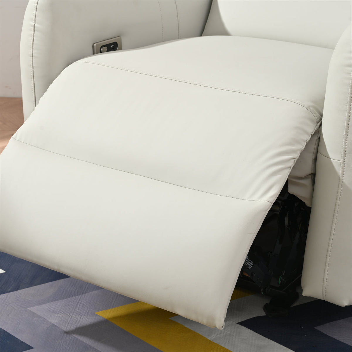 Wall Hugger Power Recliner Chair for Small Spaces