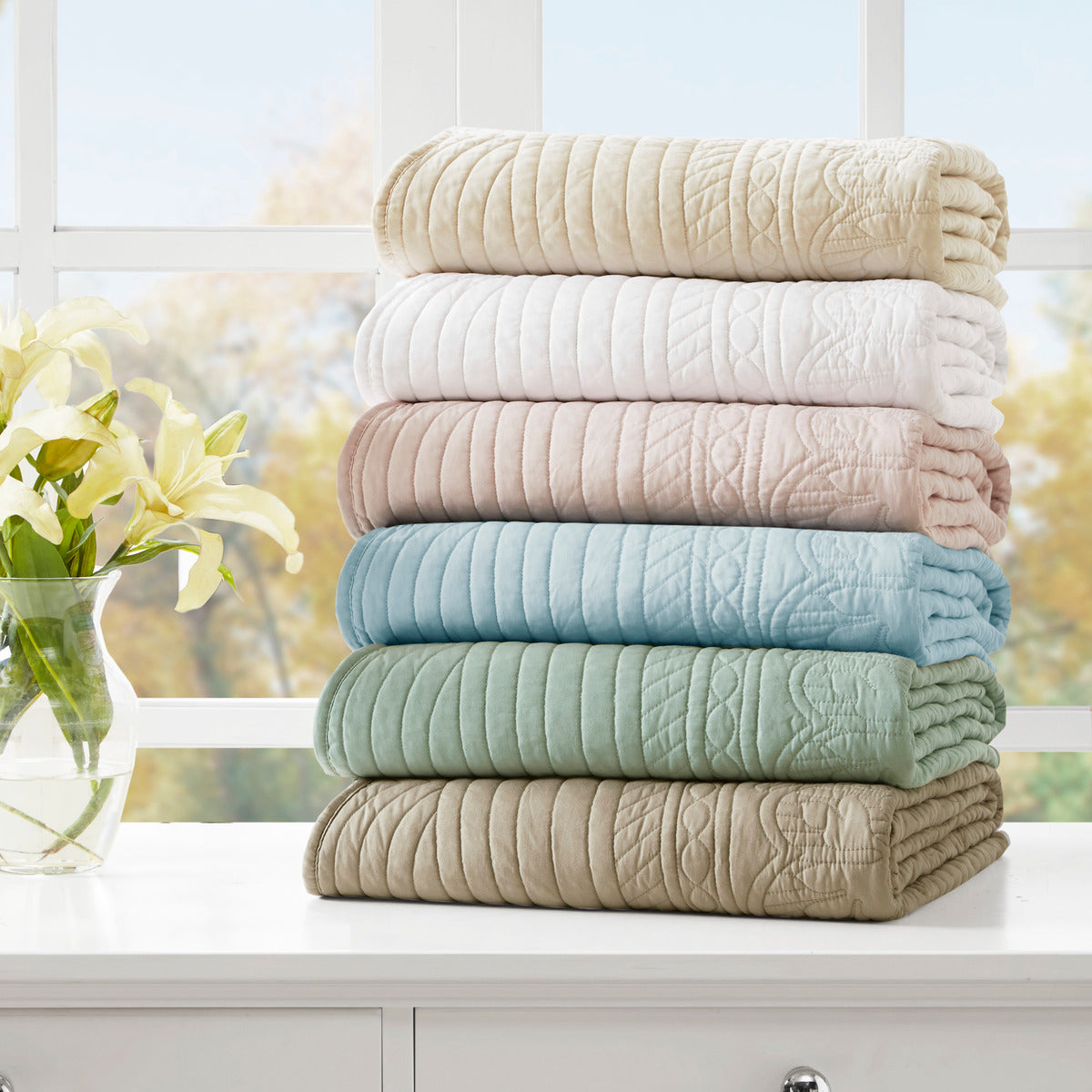 Oversized Quilted Throw with Scalloped Edges Blue 60x72'