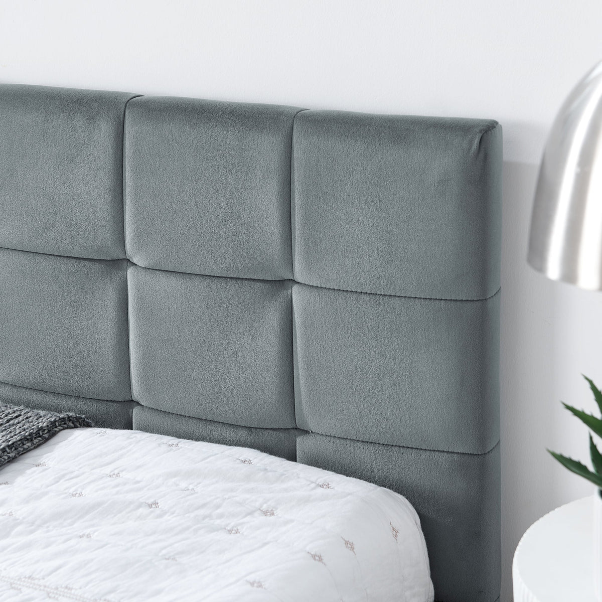Queen Size Upholstered Tufted Bed Frame
