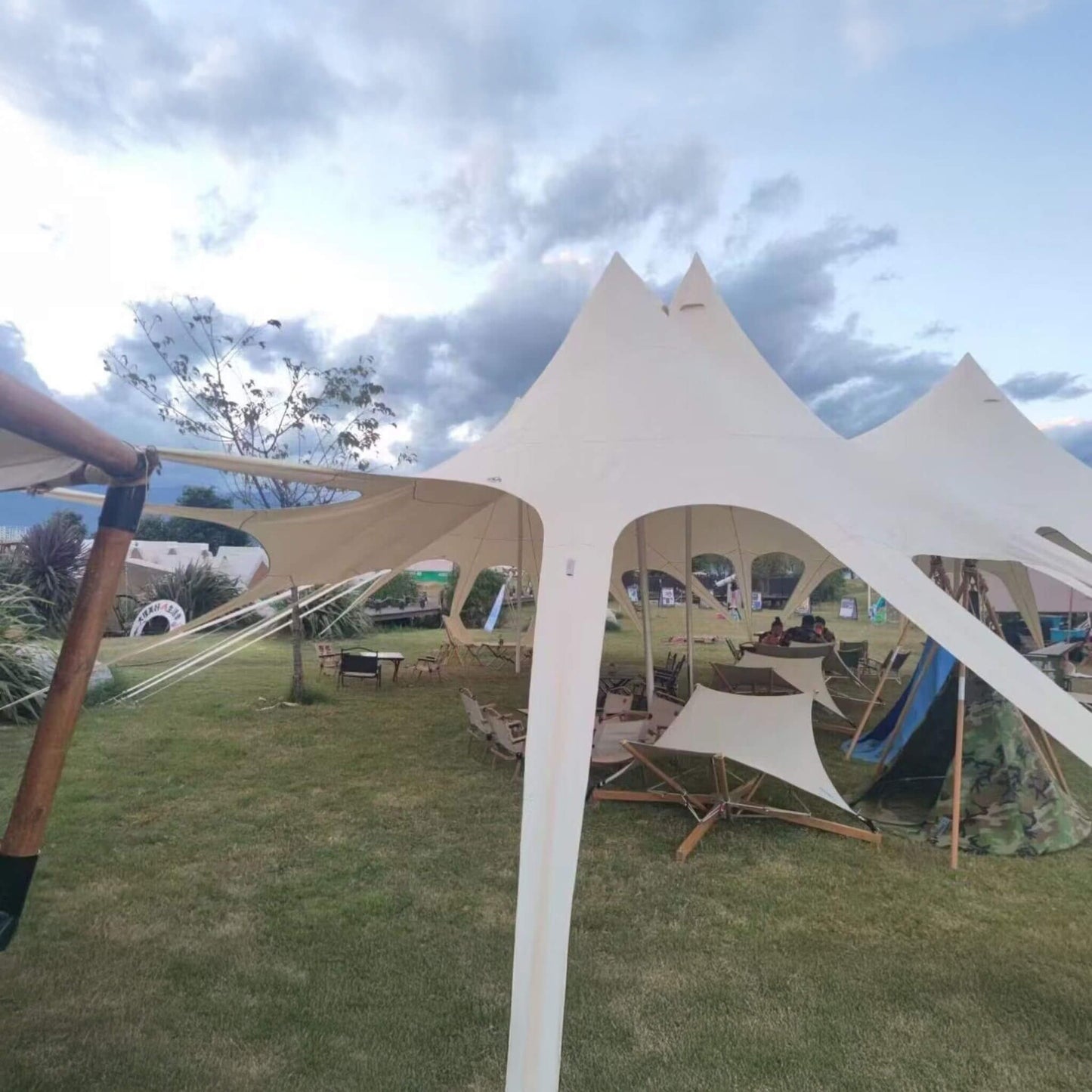 Extra Large Portable Waterproof Multifunctional Outdoor Rain Tarp Canopy (SAK79811)