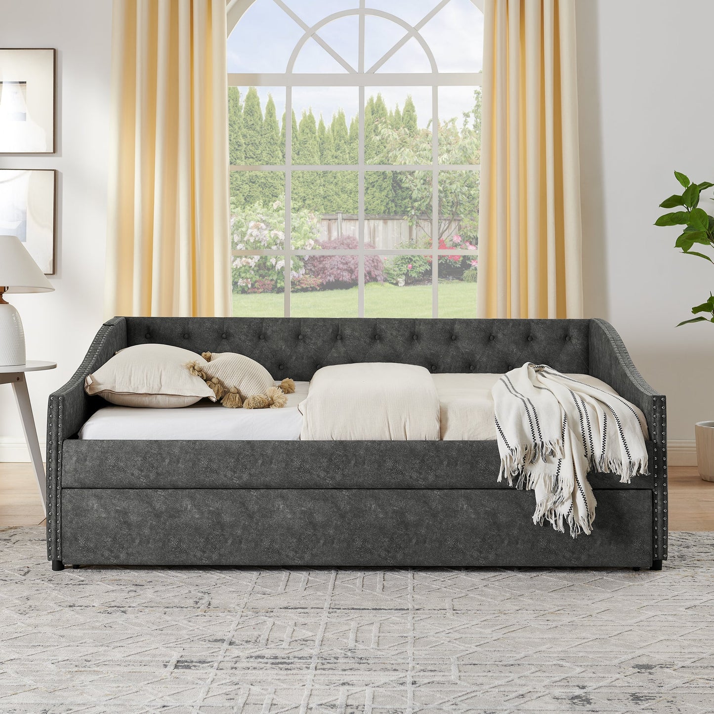 Full Size Daybed with USB Charging & Twin Size Pull-out Bed