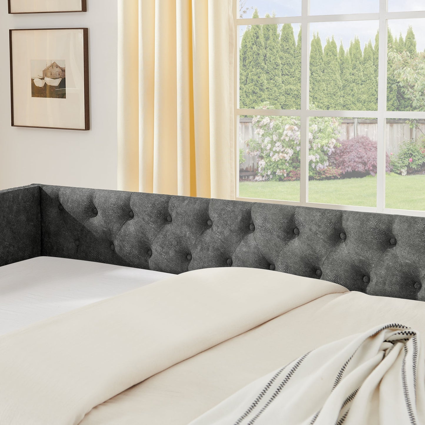 Full Size Daybed with USB Charging & Twin Size Pull-out Bed