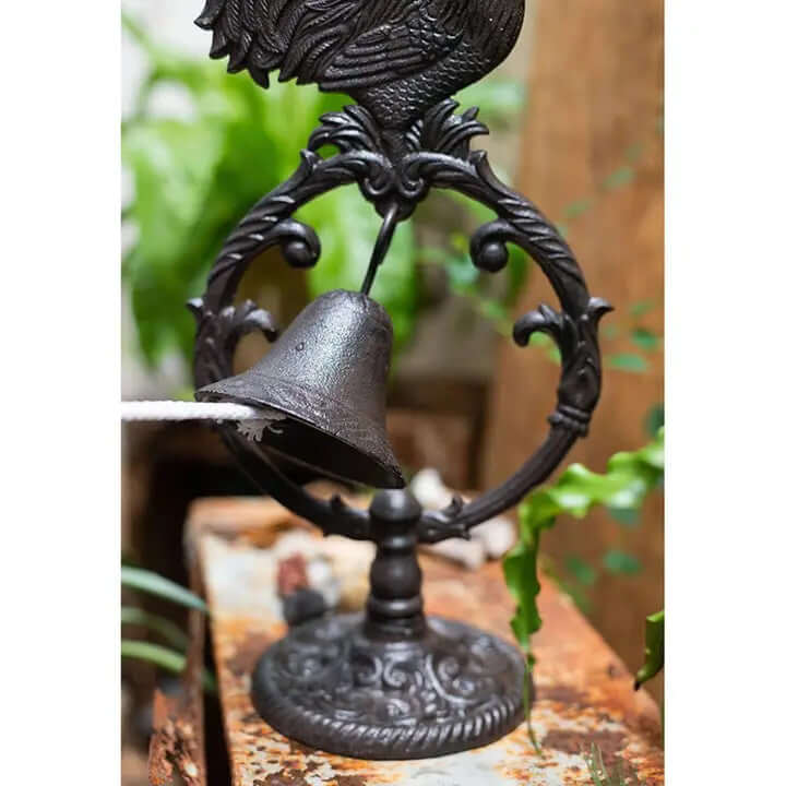 Vintage Farmhouse Rooster Dinner Bell in Cast Iron