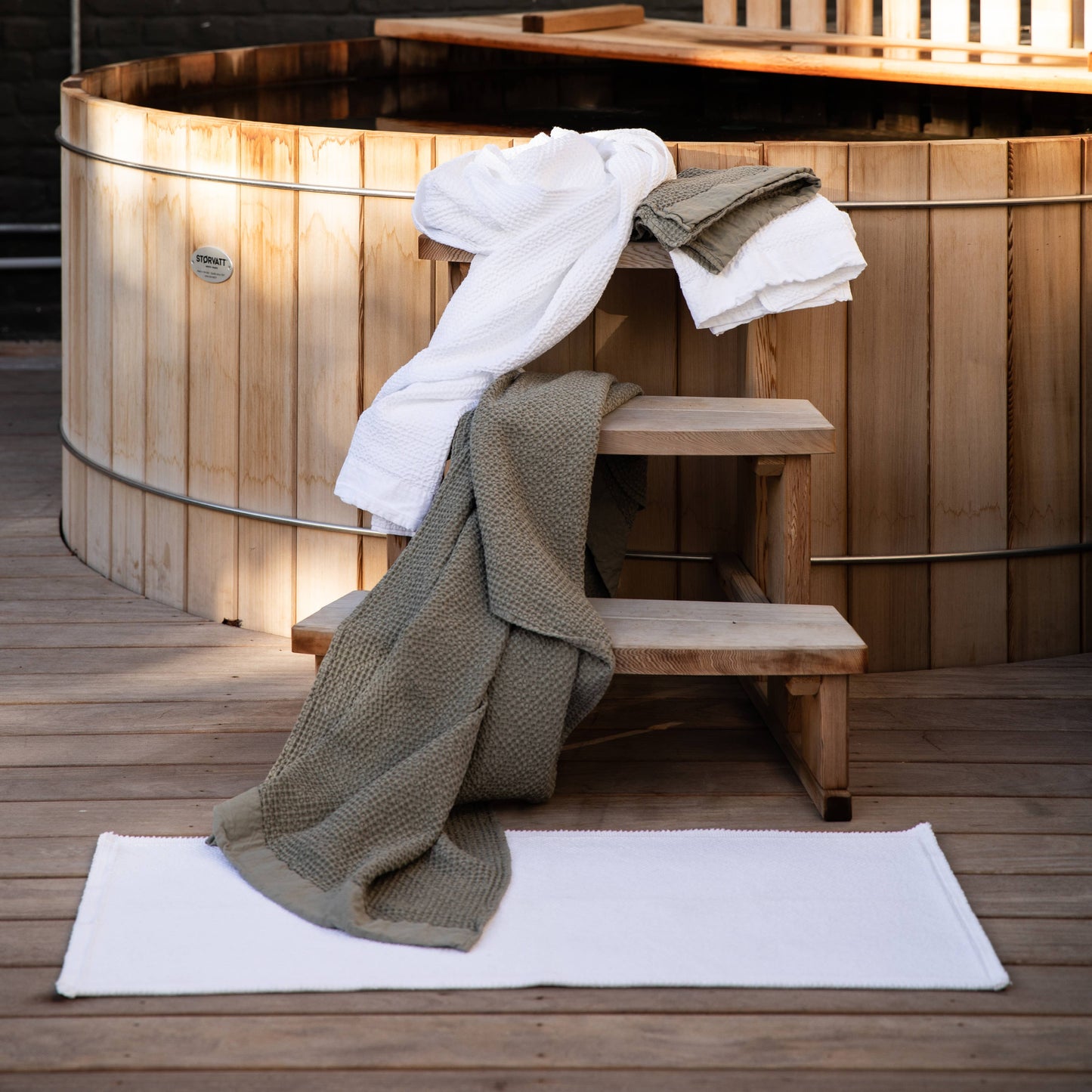 Eden Snow Bath Rug (21" x 25")