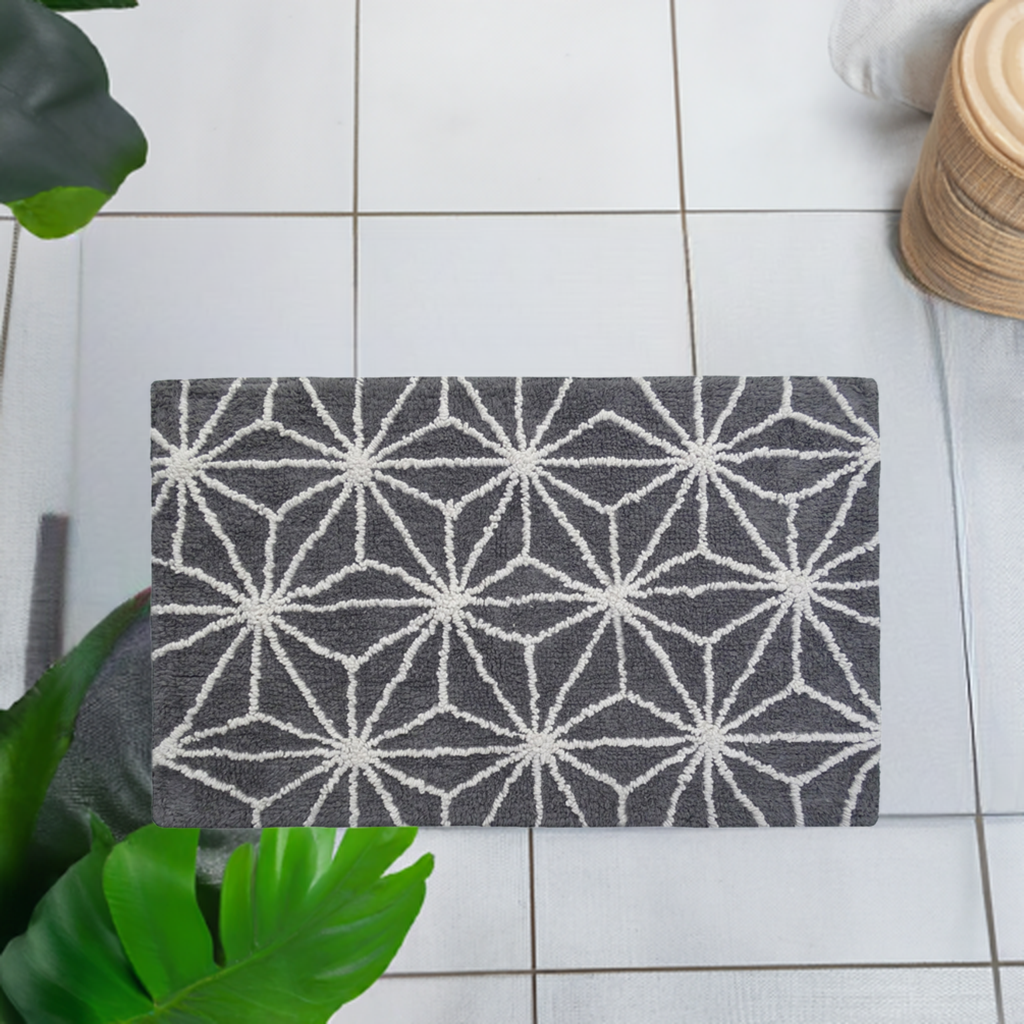 CHICOS HOME Bath Rug Geometric Pattern in Grey & Ivory