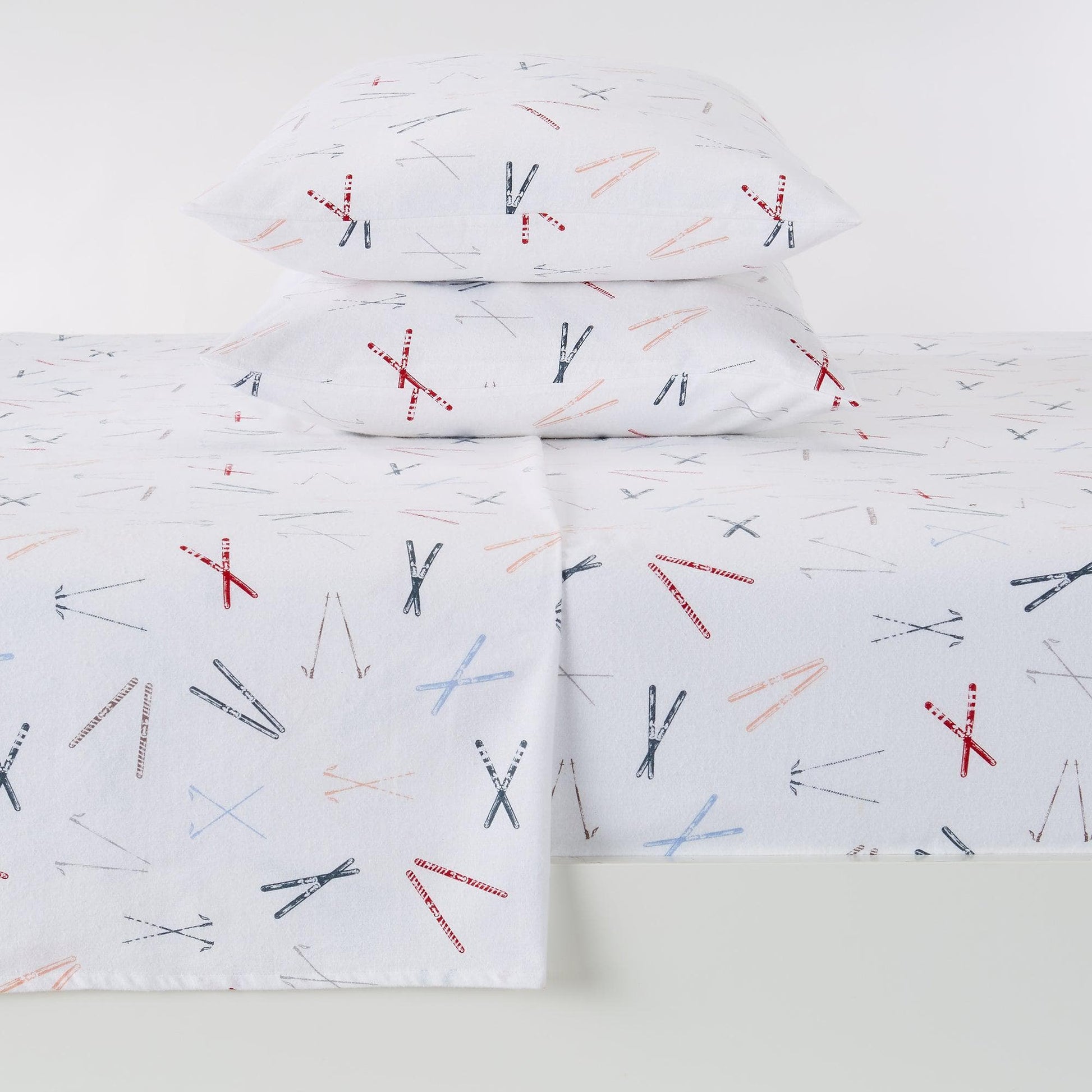 Sheet set with ski pattern on a light background