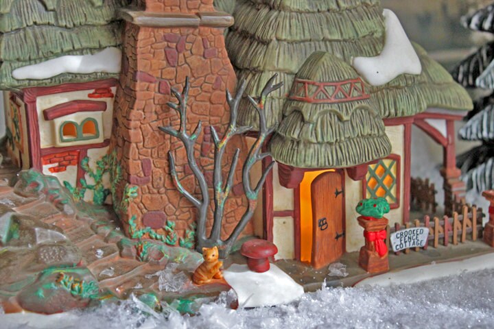 Department 56 Christmas Village Crooked Fence Cottage