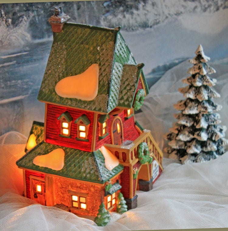 Christmas Village Department 56 Santa Rooming House - North Pole Series