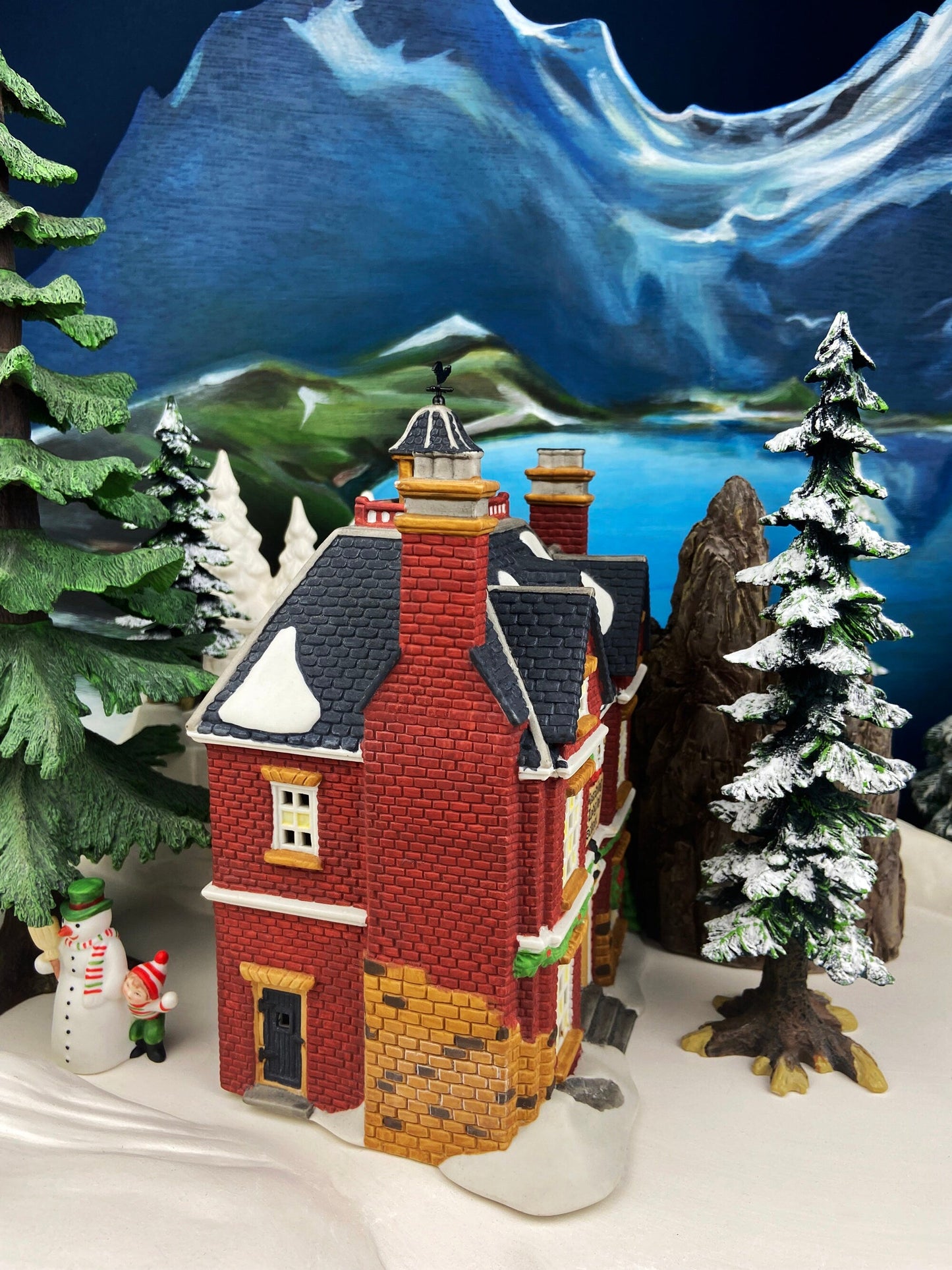 Christmas Village House by Department 56. Illuminated Boarding & Lodging School. Dickens Village. 150 Year Anniversary Commemorative Ed.