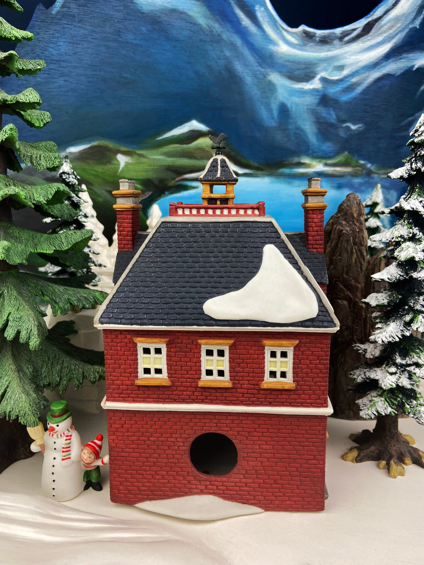 Christmas Village House by Department 56. Illuminated Boarding & Lodging School. Dickens Village. 150 Year Anniversary Commemorative Ed.