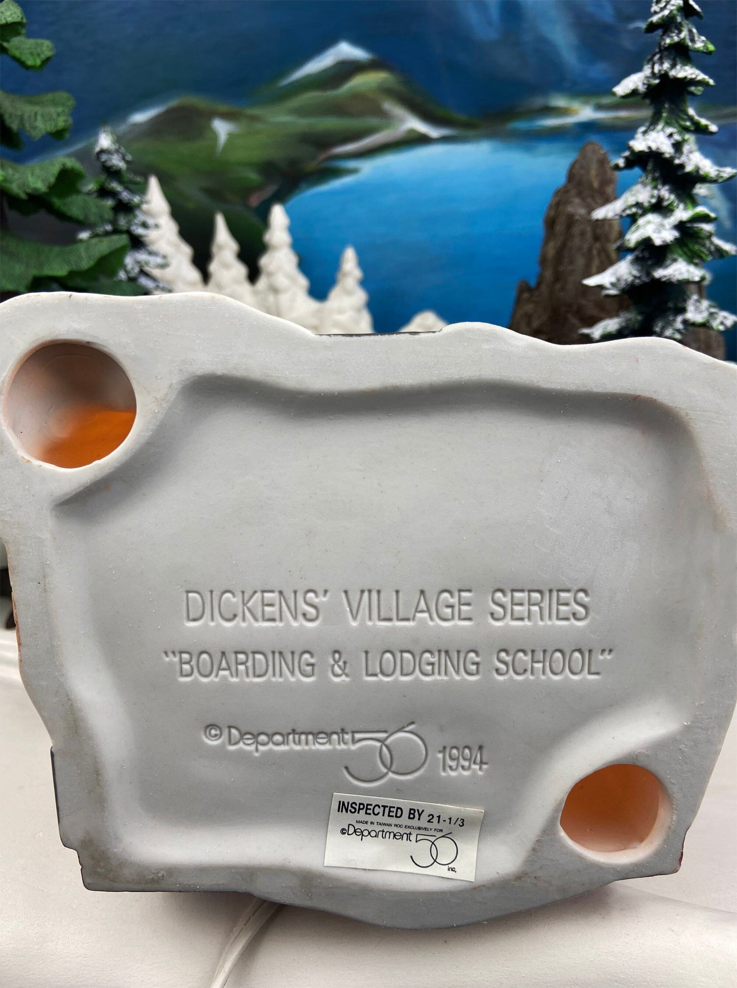 Christmas Village House by Department 56. Illuminated Boarding & Lodging School. Dickens Village. 150 Year Anniversary Commemorative Ed.