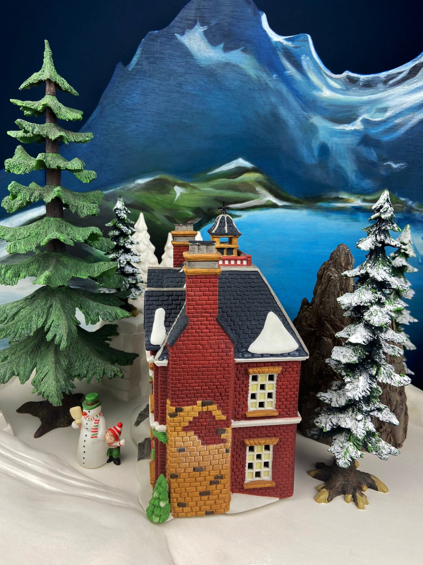 Christmas Village House by Department 56. Illuminated Boarding & Lodging School. Dickens Village. 150 Year Anniversary Commemorative Ed.