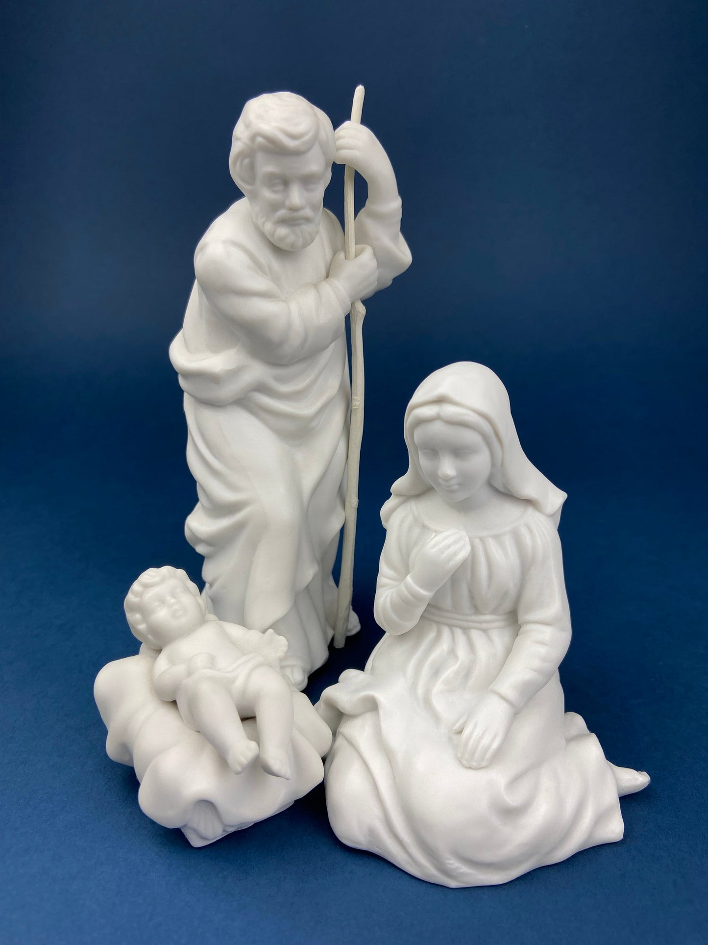 Vintage Avon White Nativity Figurines of Kneeling Children. Bisque Statuettes of Kids Worshiping Baby Jesus. 10th Anniversary. Replacements.