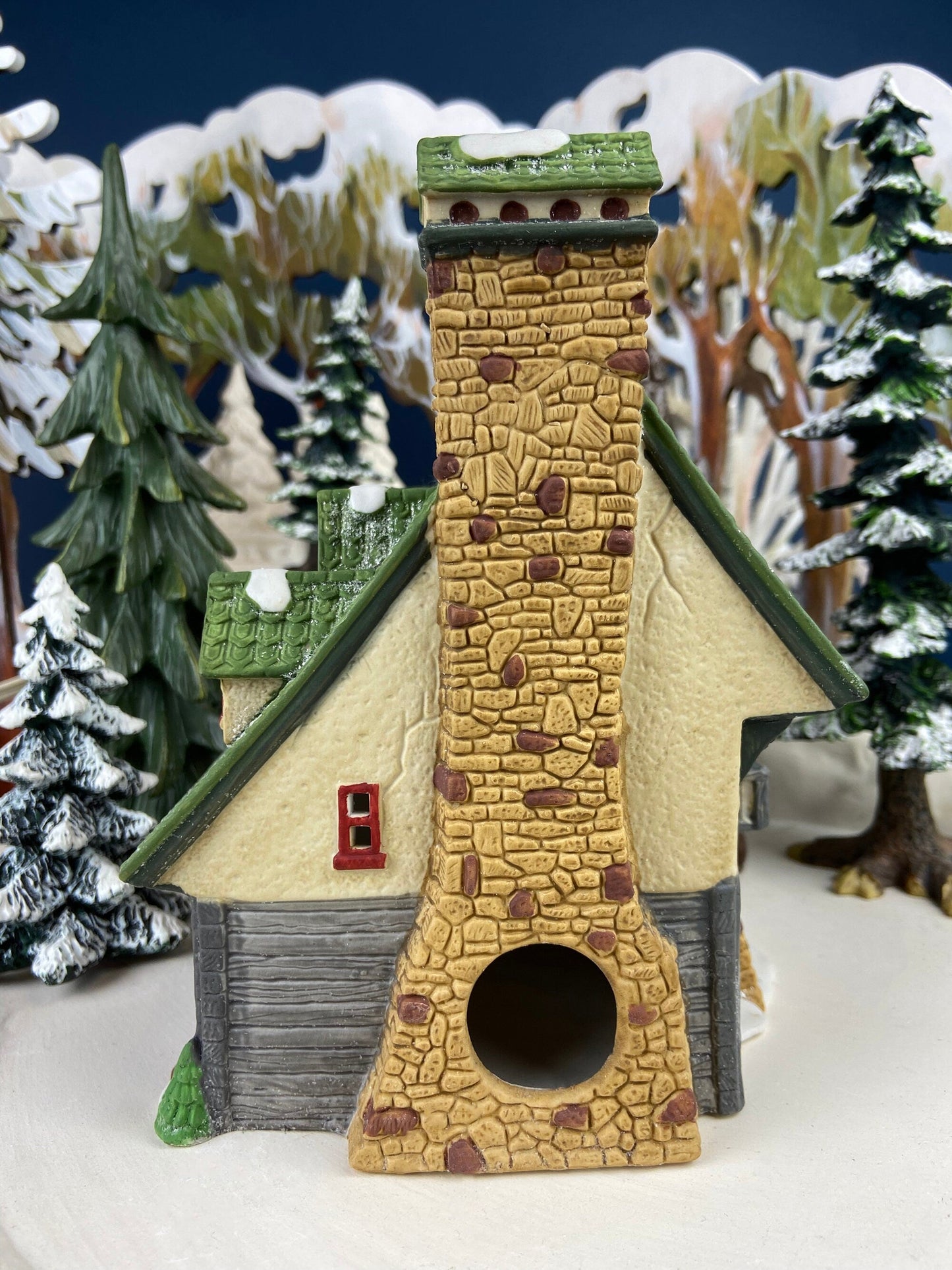 Dept. 56. Elves Bunkhouse.  Illuminated Christmas Village Porcelain House. North Pole Series. Holiday Decor.