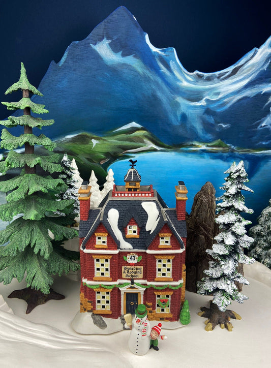 Christmas Village House by Department 56. Illuminated Boarding & Lodging School. Dickens Village. 150 Year Anniversary Commemorative Ed.