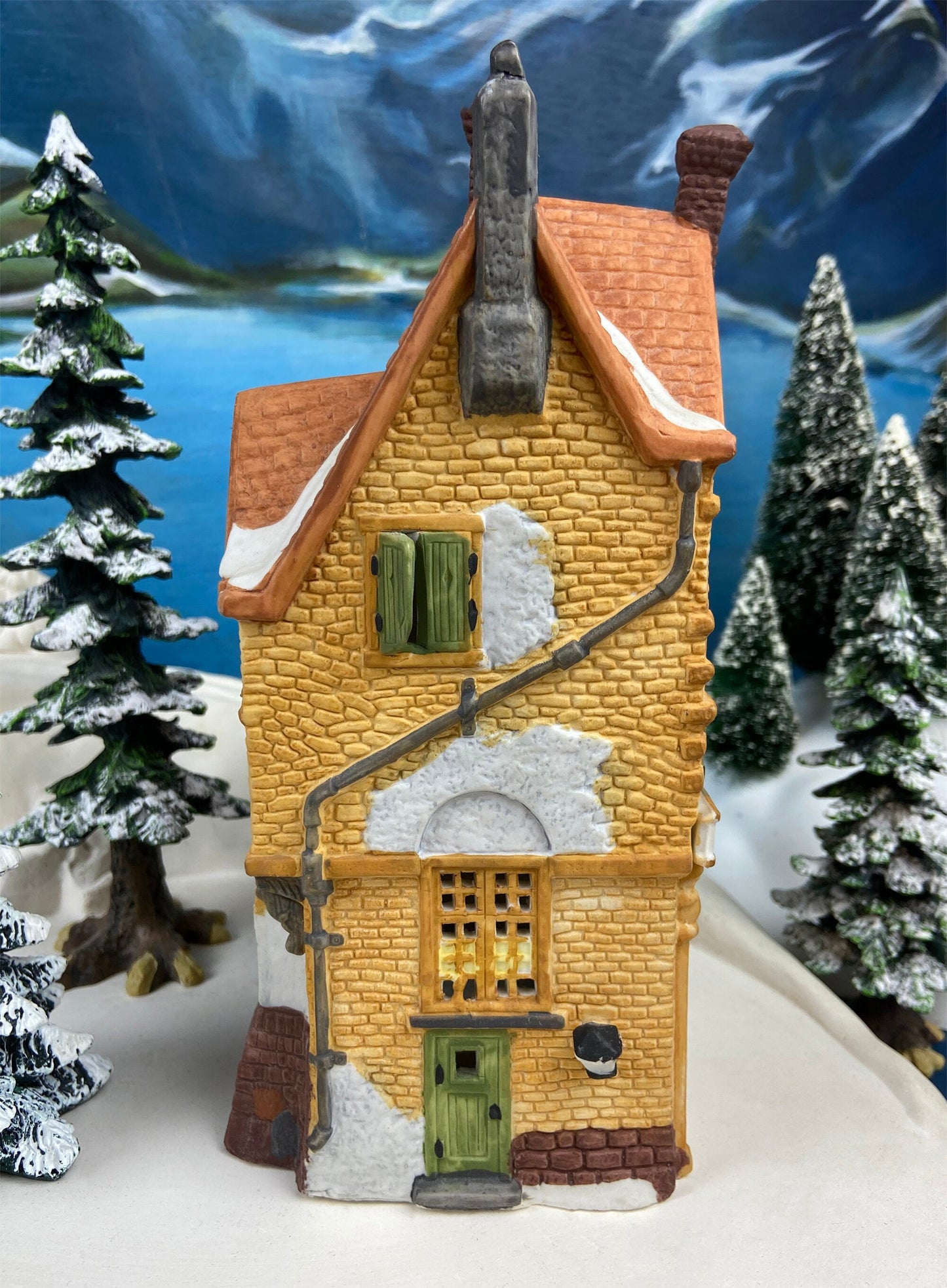 Christmas Village House by Dept 56.  Illuminated Counting House. Silas Thimbleton. Barrister. Dickens Village Series.  Christmas Diorama.