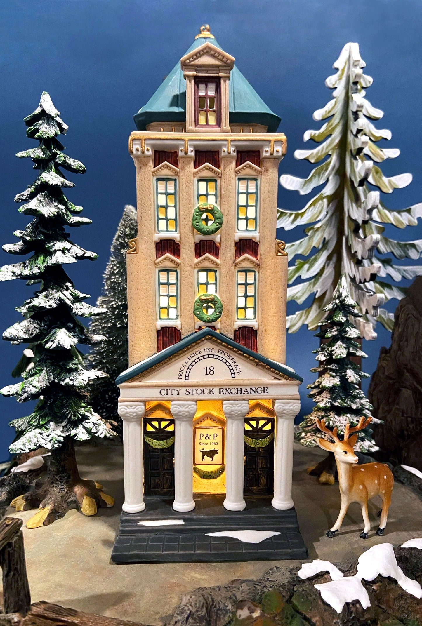 Christmas Village House by Department 56. Illuminated Brokerage House/Stock Exchange. Christmas in the City Series.