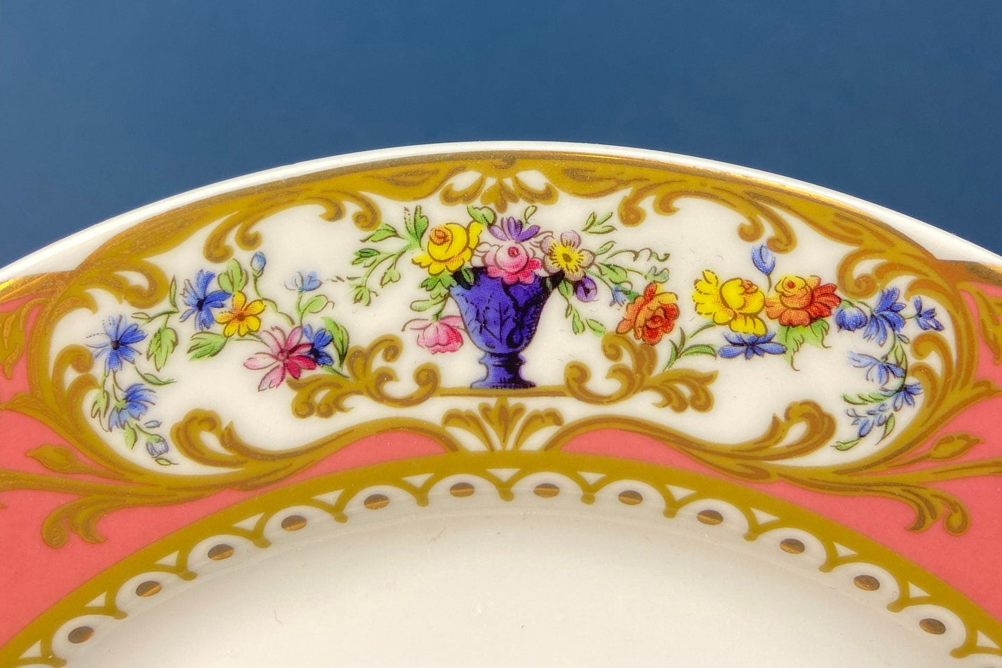 Hutschenreuther Limited Edition Wall Plate: Ursula Band Floral Art, 8"