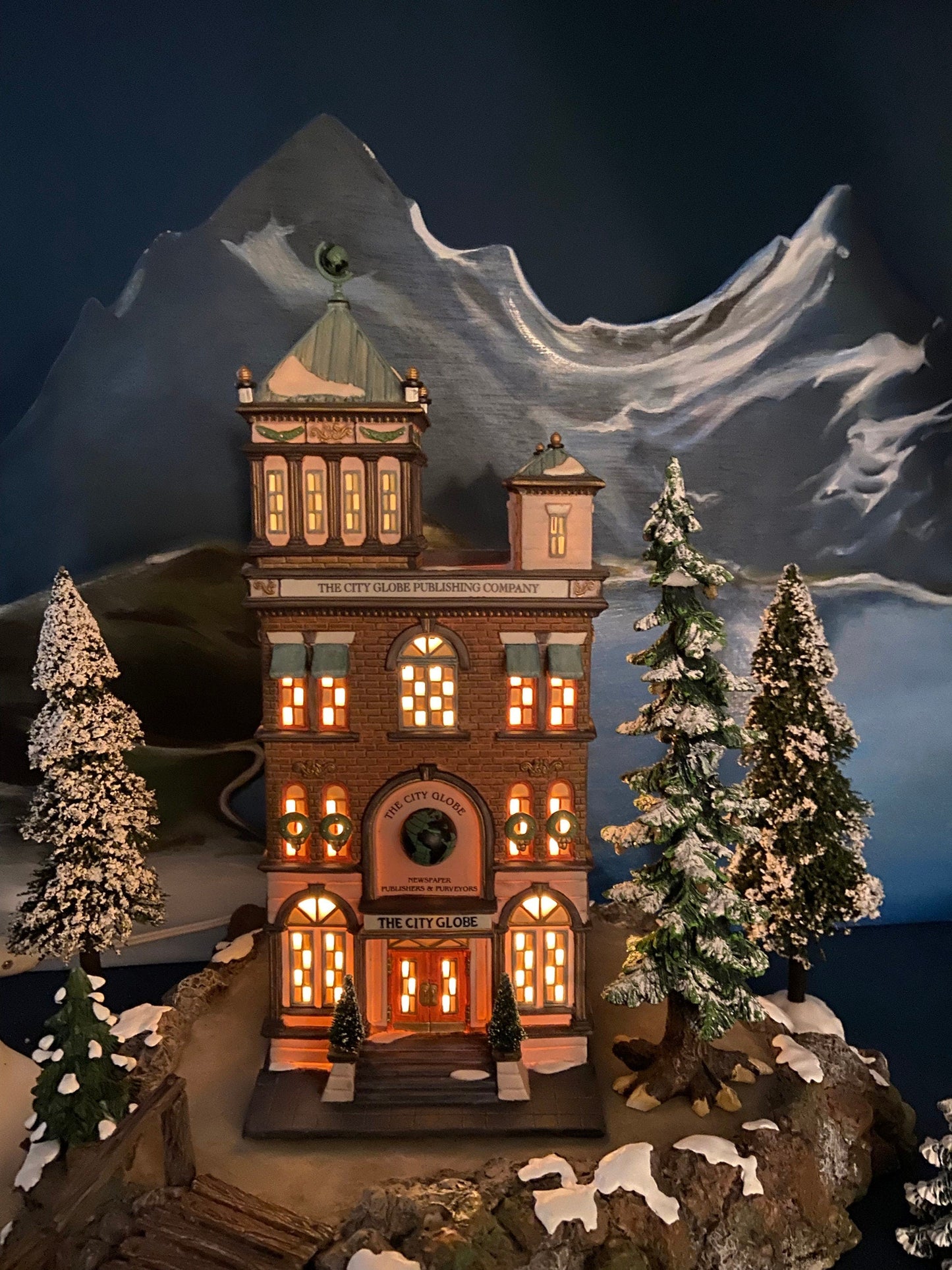 The City Globe Publishing by Department 56.  Illuminated Christmas Village House. Christmas in the City Series. Hand-Painted Porcelain.