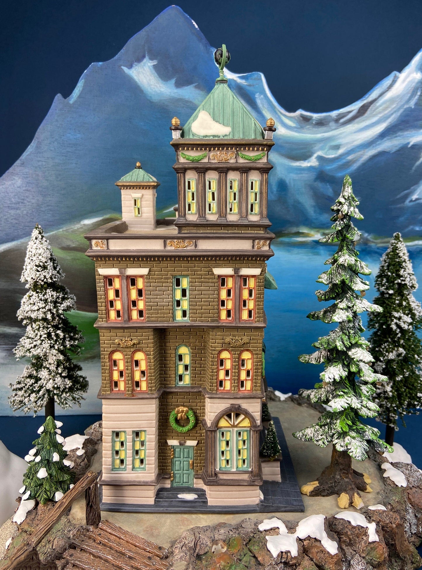 The City Globe Publishing by Department 56.  Illuminated Christmas Village House. Christmas in the City Series. Hand-Painted Porcelain.