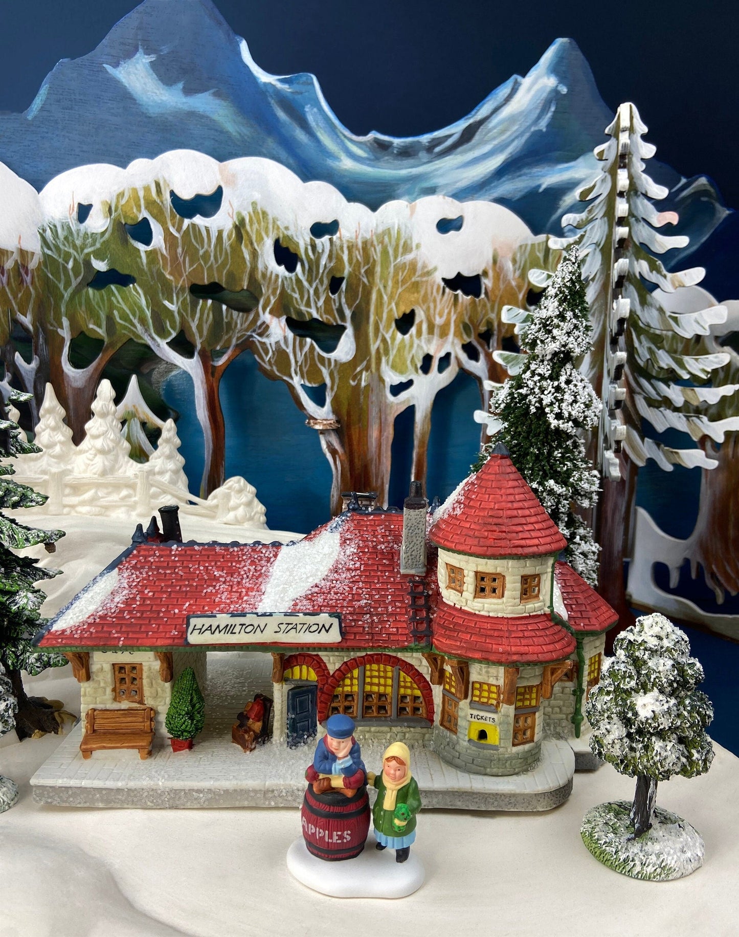 Lemax Train Station. Porcelain Hamilton Train Station. Illuminated Lemax, Christmas Village House. Holiday Decor.