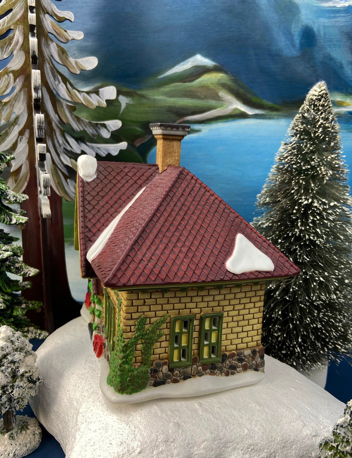 Christmas Department 56 / Apple Valley School / New England Village Series /  Hand Painted Porcelain Building with Lights. 1995
