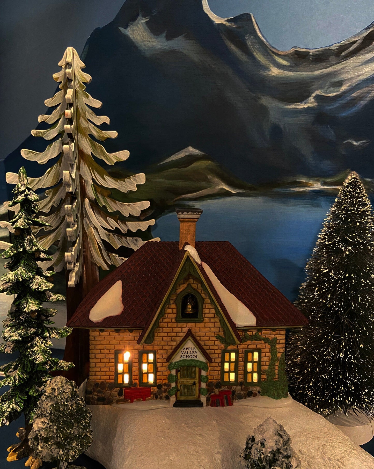 Christmas Department 56 / Apple Valley School / New England Village Series /  Hand Painted Porcelain Building with Lights. 1995