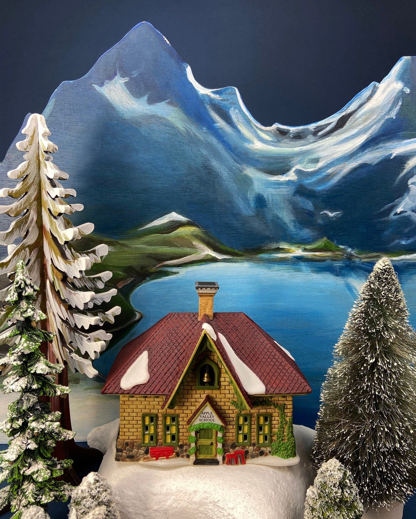 Christmas Department 56 / Apple Valley School / New England Village Series /  Hand Painted Porcelain Building with Lights. 1995
