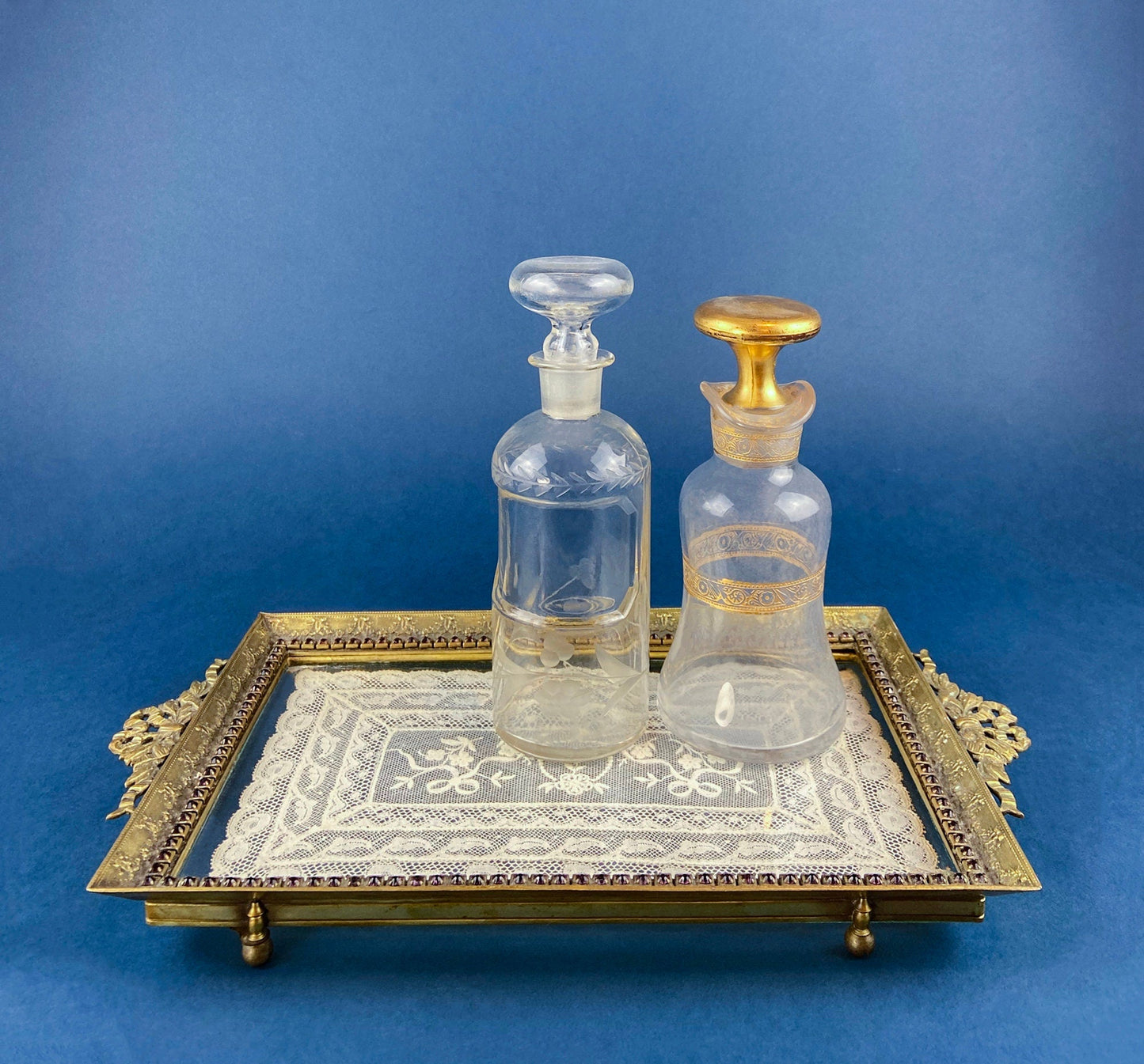 Vintage Gold Dresser Vanity Mirrored Tray. Rich Gilded Metal Tea Rose Oval Frame. Chic Bedroom Bath Perfume Display. Wall Hanging.