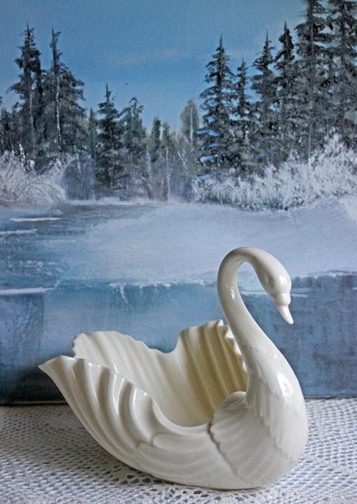 Swan by Lenox.  Candy Bowl or Trinket Bowl or Display Porcelain Sculpture. Cream Color Thin Porcelain.