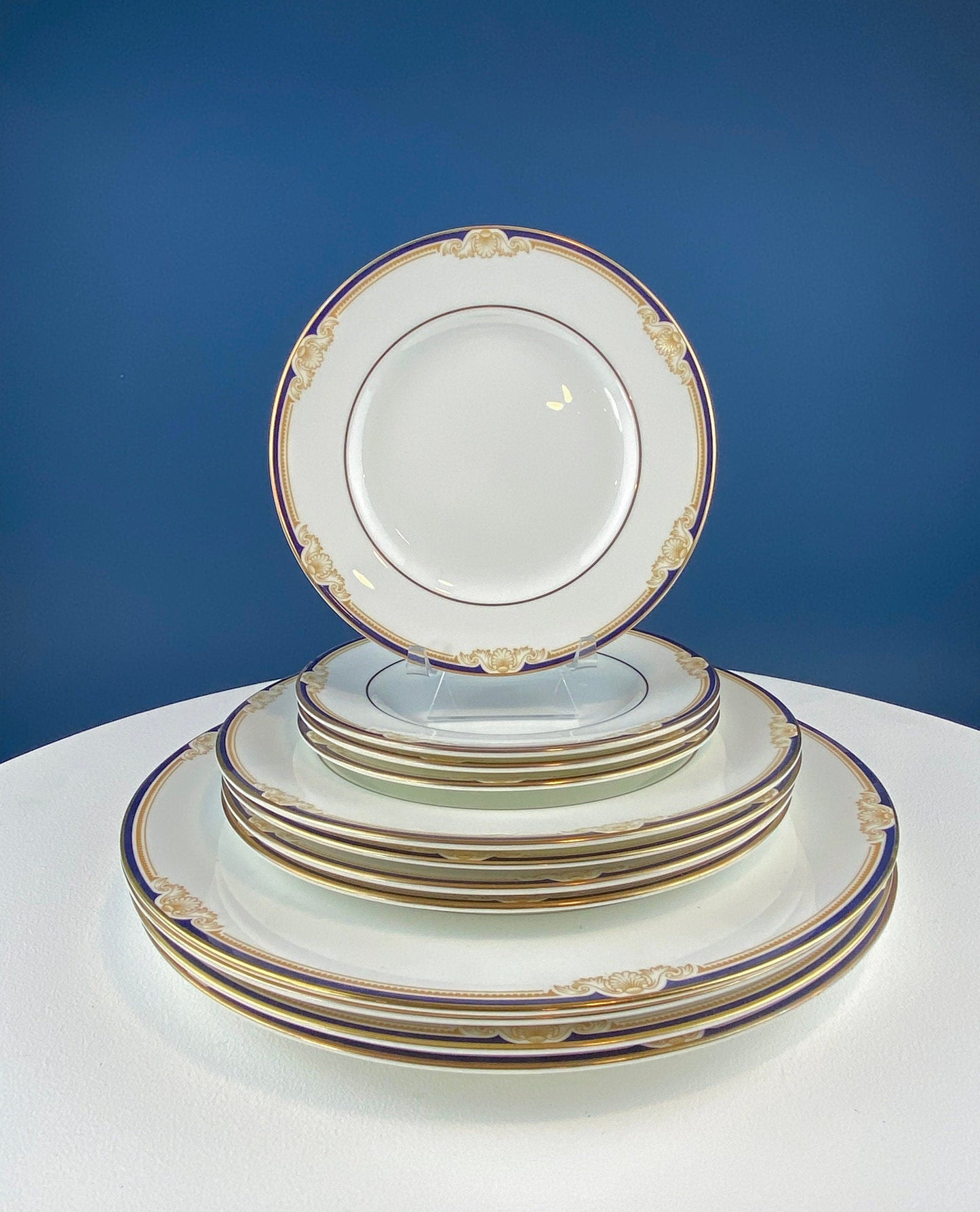 Wedgewood Cavendish Classic Dinnerware Set. 4 Settings: Dinner, Salad, Dessert or Bread Plates, Cups, and Saucers. 20-piece China.