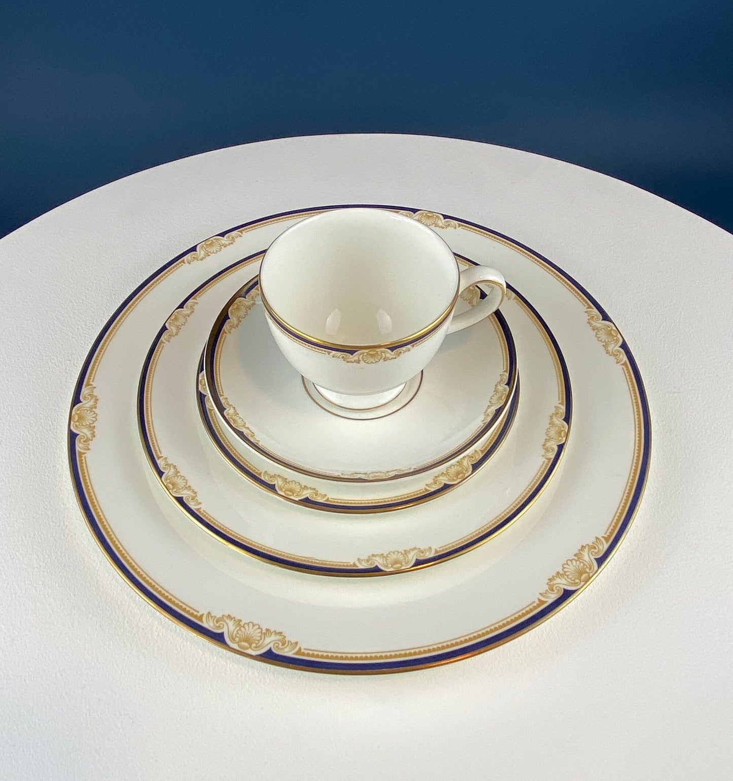 Wedgewood Cavendish Classic Dinnerware Set. 4 Settings: Dinner, Salad, Dessert or Bread Plates, Cups, and Saucers. 20-piece China.