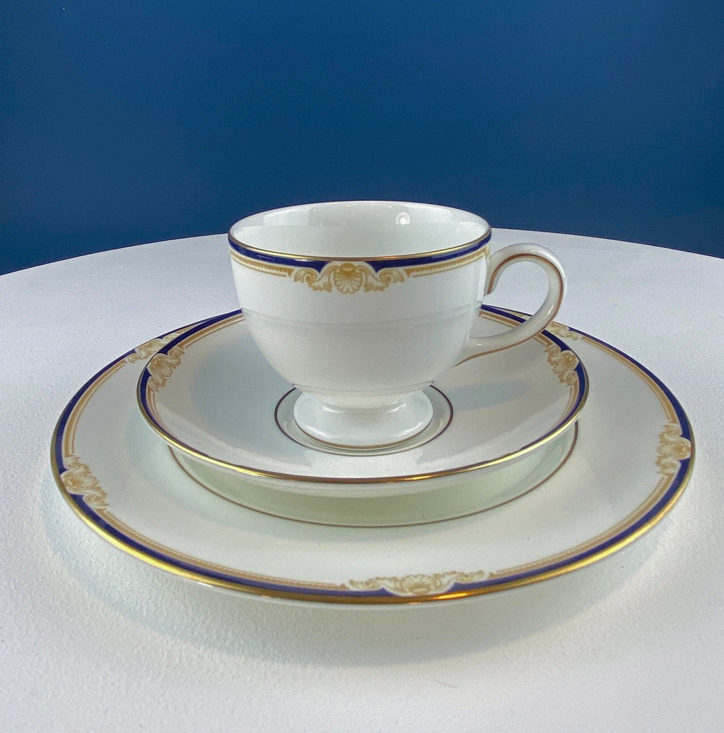 Wedgewood Cavendish Classic Dinnerware Set. 4 Settings: Dinner, Salad, Dessert or Bread Plates, Cups, and Saucers. 20-piece China.