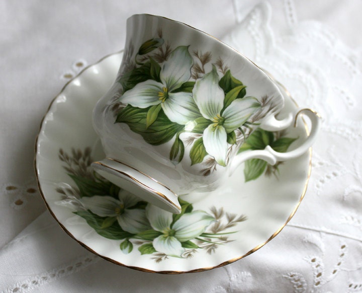 Teacup with Saucer by Royal Albert, England. Hand Painted Trillium. Beautiful Shape and of Handle. Dining Room Decor. Gift for Her.
