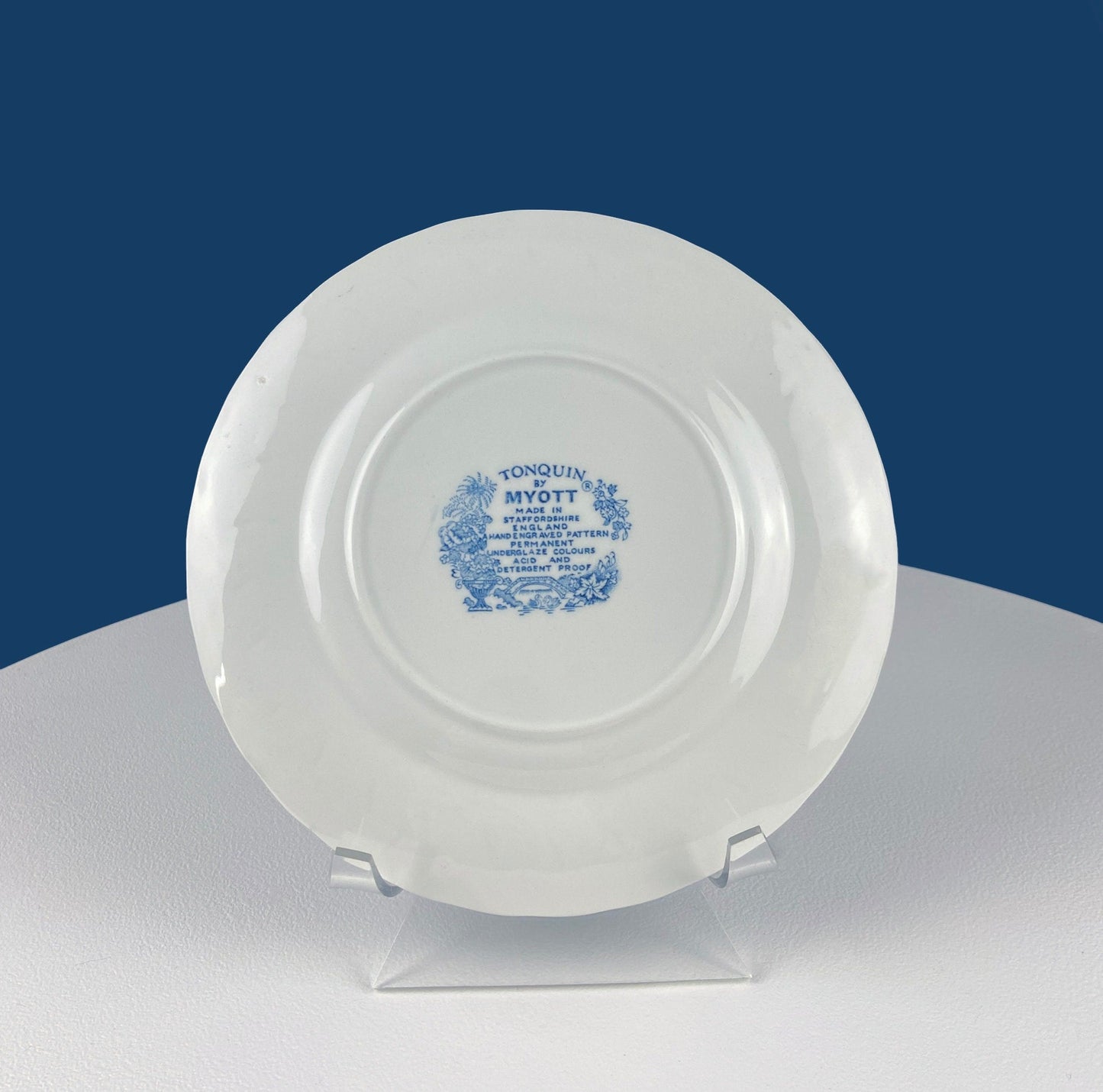 Collection of Fine English Blue White Tableware. 3 Plates & 2 Berry Bowls. Lochs of Scotland. Huddington Court. Tonquin by Mott. Rustic Home