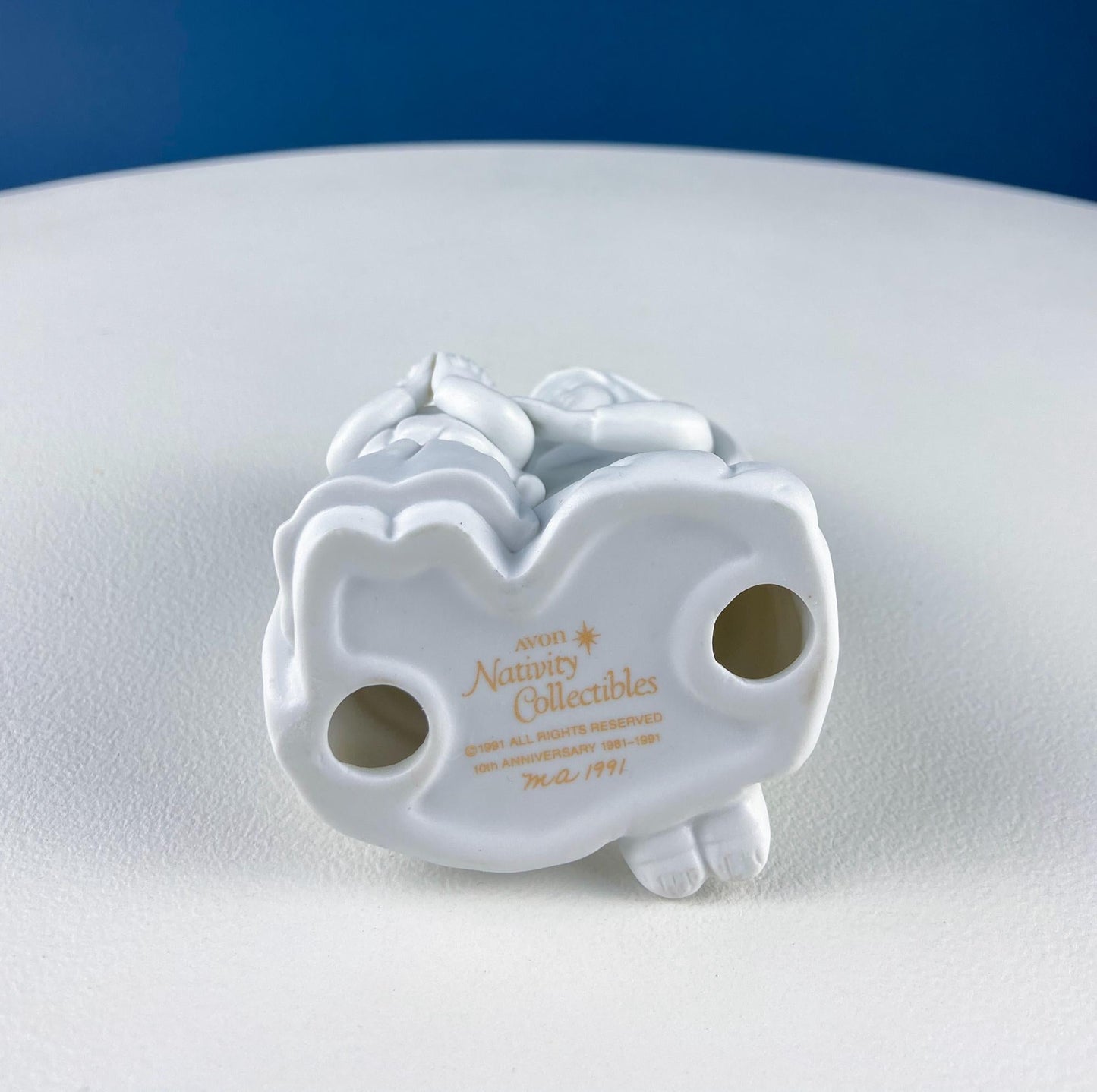 Vintage Avon White Nativity Figurines of Kneeling Children. Bisque Statuettes of Kids Worshiping Baby Jesus. 10th Anniversary. Replacements.