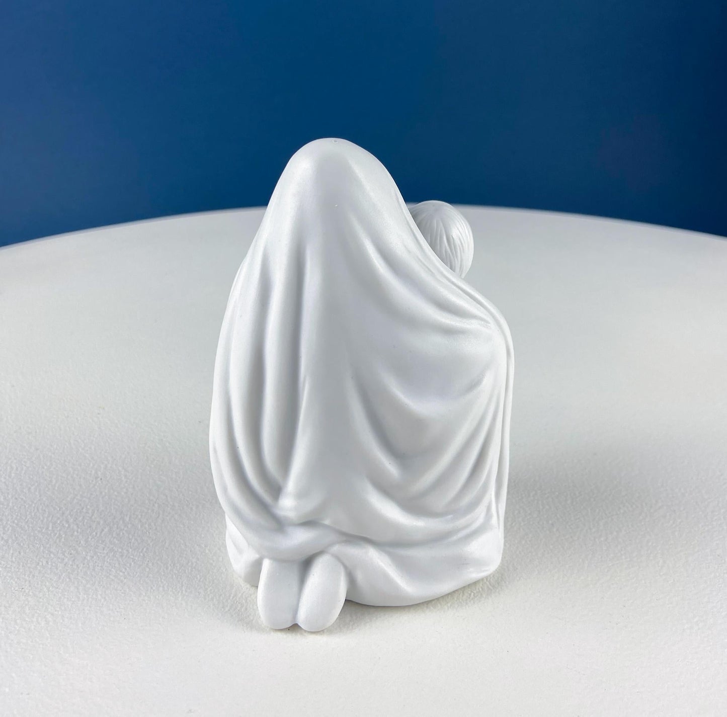 Vintage Avon White Nativity Figurines of Kneeling Children. Bisque Statuettes of Kids Worshiping Baby Jesus. 10th Anniversary. Replacements.